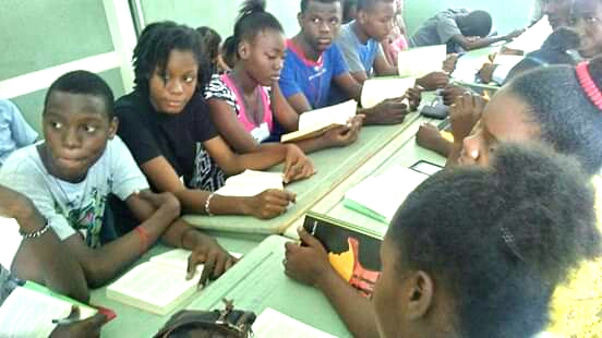 ASD : la lecture comme activité de vacances auprès des jeunes de Carrefour-feuilles